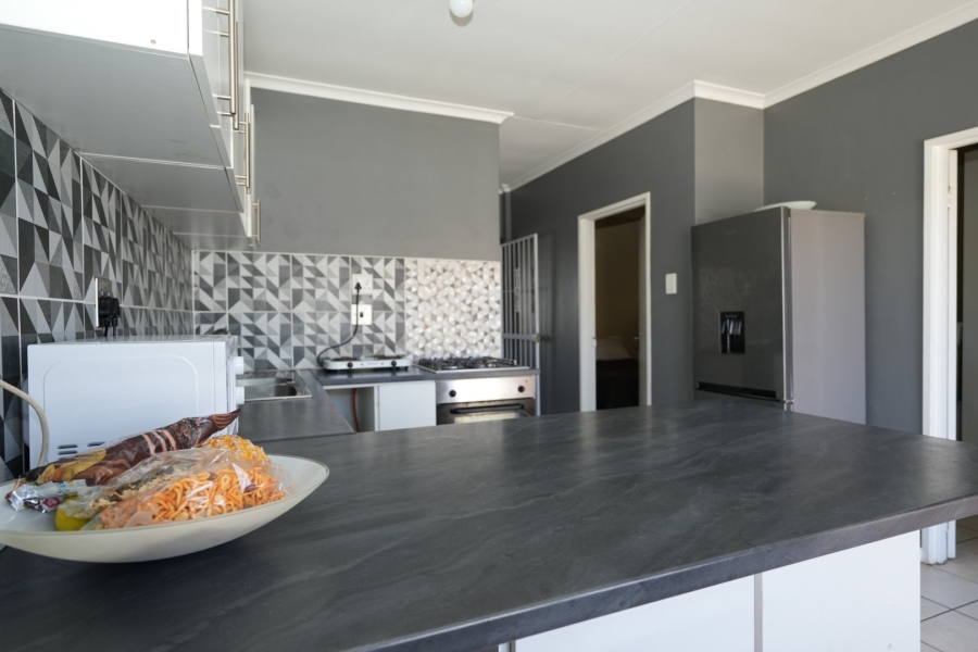 2 Bedroom Property for Sale in Pelican Park Western Cape